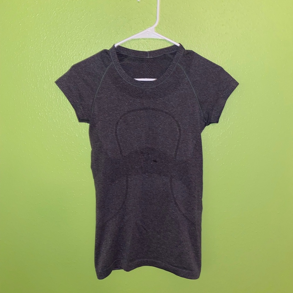 gray lululemon top